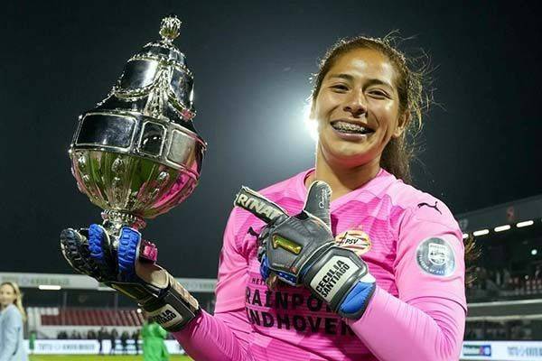 Sale Ceci Santiago del PSV Femenil