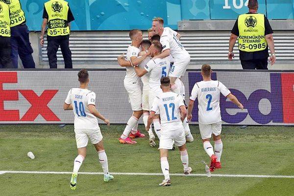Dan checos campanada al eliminar a Países Bajos