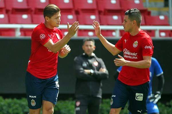 Golea Chivas al Necaxa en amistoso
