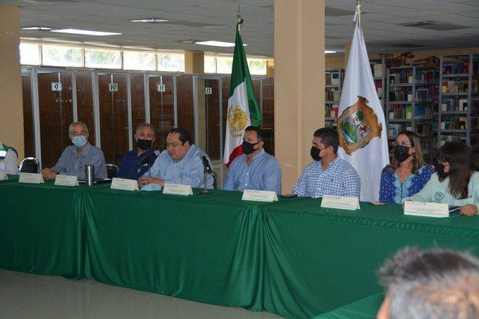 Chuma Montemayor recorre escuelas y ubica necesidades