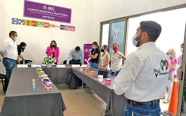Recibe Ramiro Durán constancia de mayoría