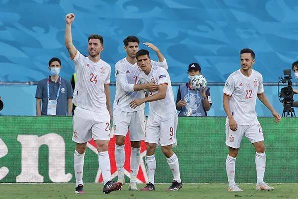 Golea España y avanza junto a Suecia