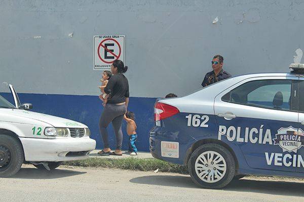 Encuentran a niño vagando en Colinas