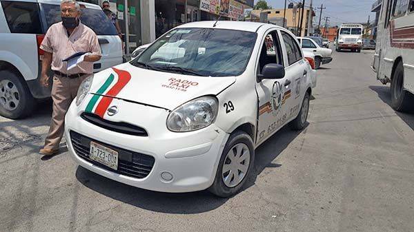 Deja taxi abollado