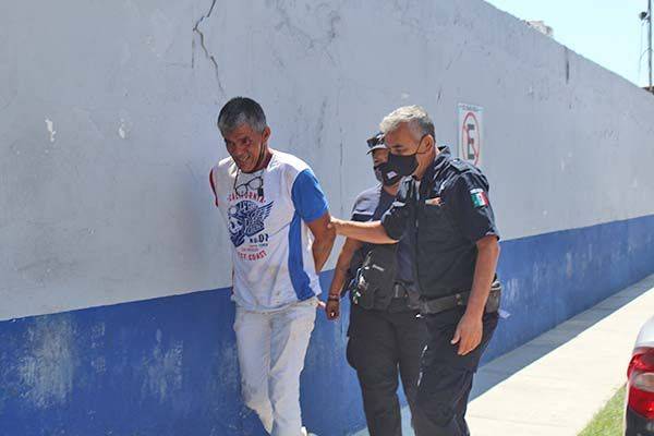 Da mordidas a policías