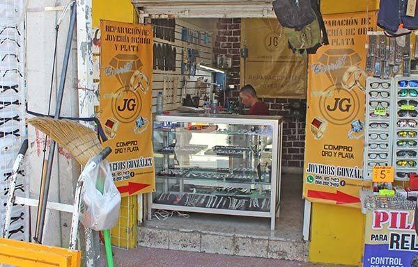 Ladrones se llevan 35 mil en joyería