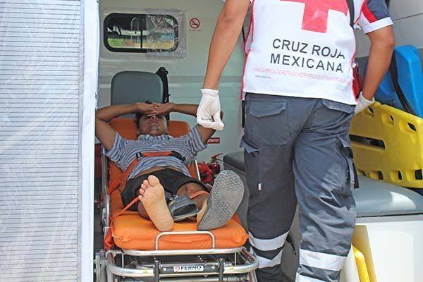 Envían a motociclista directo a hospital