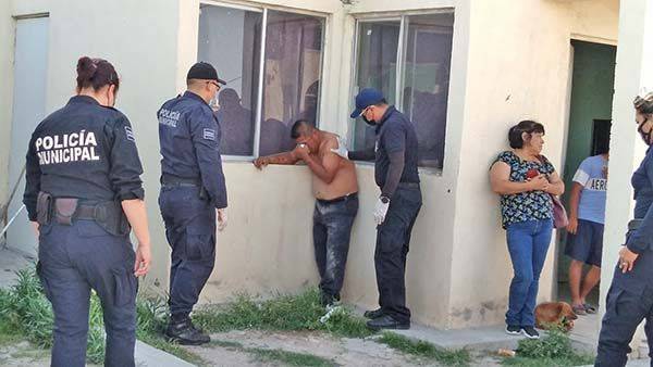 Lo bañan en sangre por golpear a mujer
