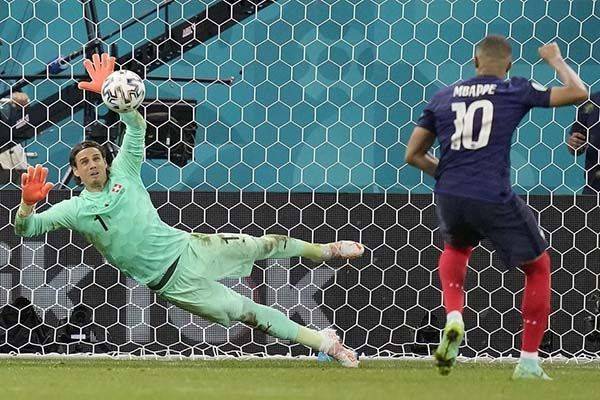 Falla Mbappé penal y Francia queda fuera de Euro