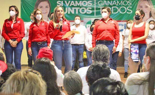 Auguran triunfo Cristina y Lupita