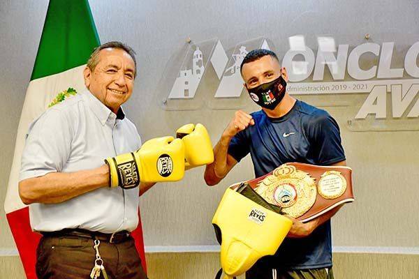 Reconoce el Alcalde a jóvenes deportistas