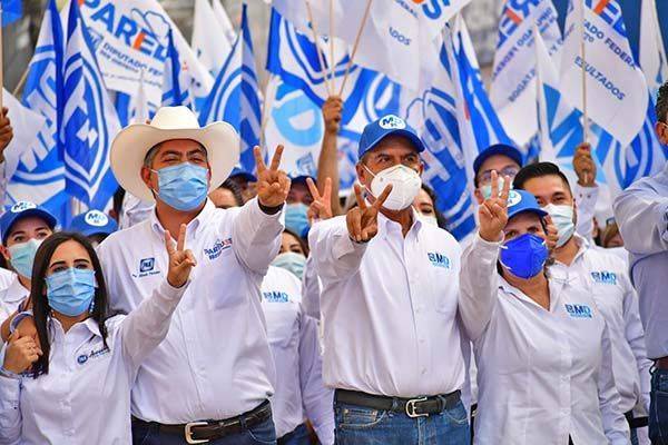 Imponente caminata de Dávila y Paredes