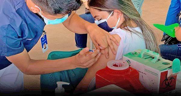 Descartan segunda dosis anti Covid para maestros