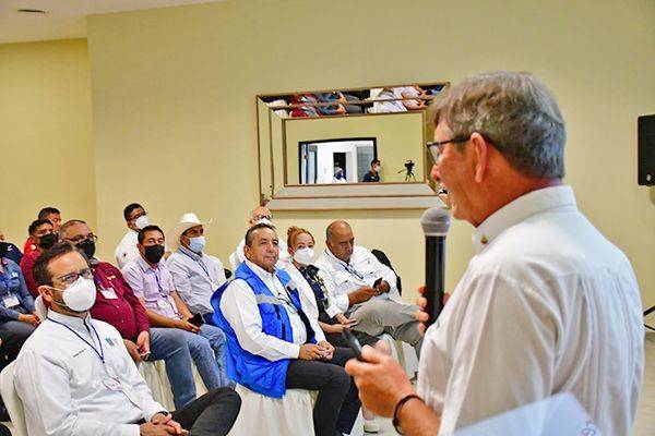 Participa Alcalde en el Congreso de PC