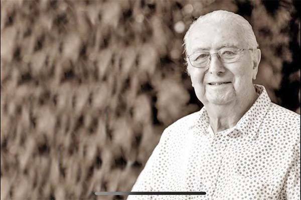 Un hombre de gran fortaleza