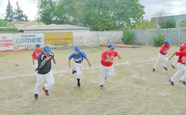 Reactivan juegos de béisbol infantil
