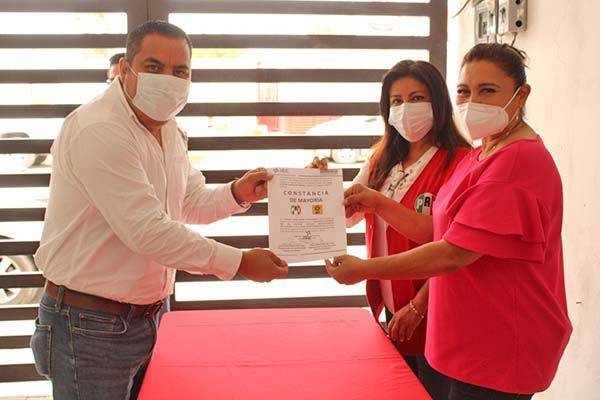 Dan constancias de mayoría a regidores