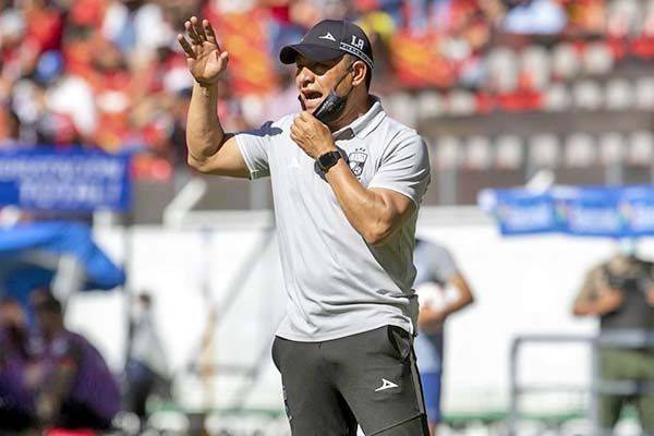 Anuncia el Huesca a Ambriz como su entrenador