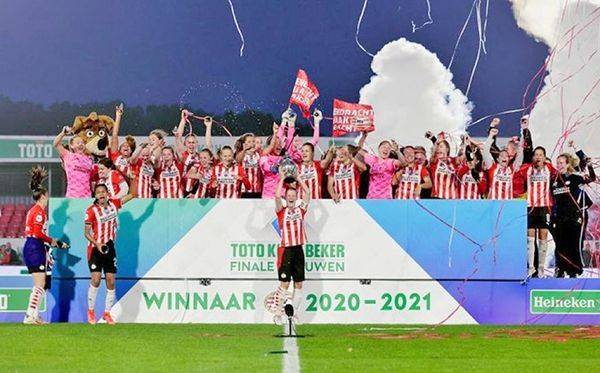 ¡Histórica! Ceci Santiago es campeona de la Copa con la PSV Femenino