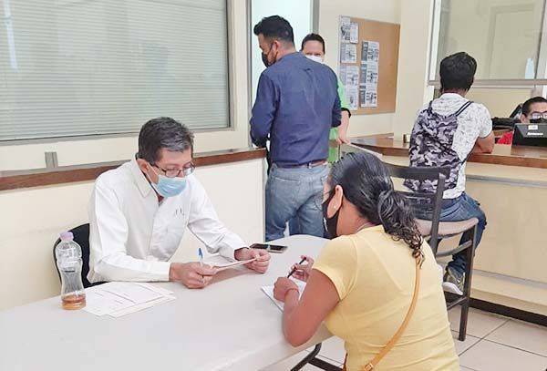 Tras un año sin empleo buscan colocarse en HFI