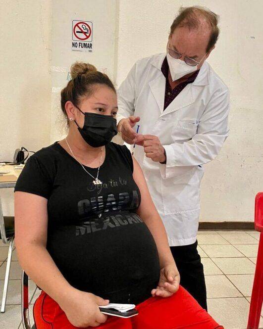 EXHORTA SALUD COAHUILA A JÓVENES Y MUJERES EMBARAZADAS A APLICARSE VACUNA CONTRA EL COVID