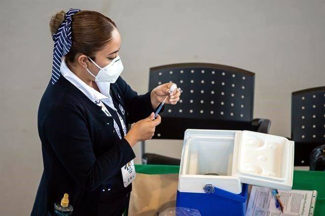 Vacunan la próxima semana a los de 30 a 39 en 5 Alcaldías