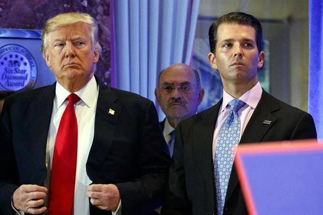 Se entrega jefe financiero de Trump antes de imputación