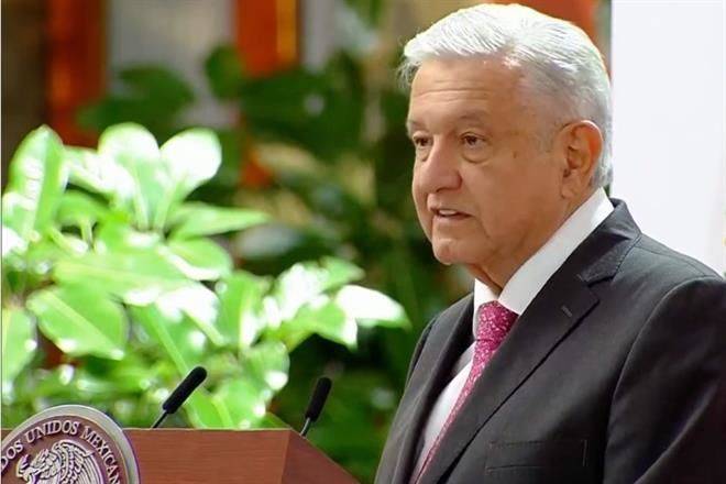 Afirma AMLO que se investigará incendio de ducto en Campeche
