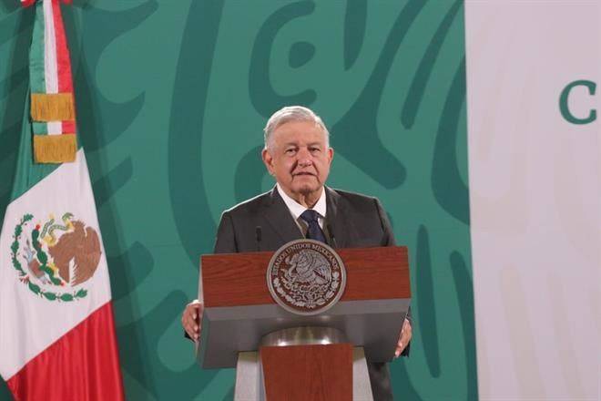 Amaga AMLO con poner precio máximo a gas LP
