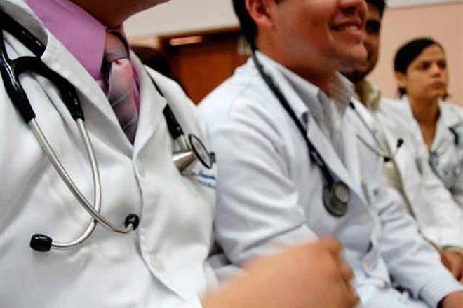 Urgen cambios en servicio social de médicos por violencia