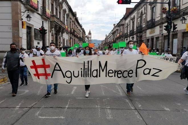 Pacta Ejército desbloquear vía en Aguililla mañana y tarde