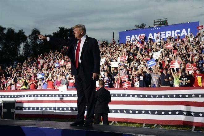Demanda Trump a Google, FB y Twitter