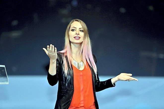 Pide Sheinbaum a fiscal recibir a mamá de YosStop