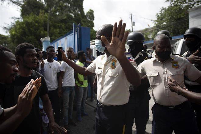 Arrestan a estadounidenses por asesinato de líder haitiano