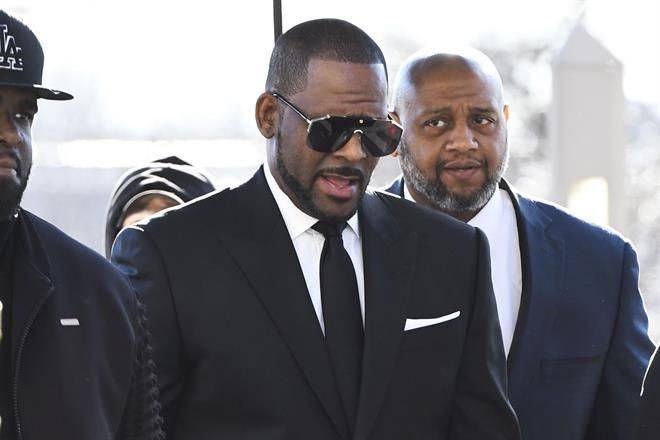 Posterga jueza inicio de juicio de R. Kelly en NY