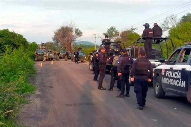 Reabren fuerzas federales vía Aguililla-Apatzingán