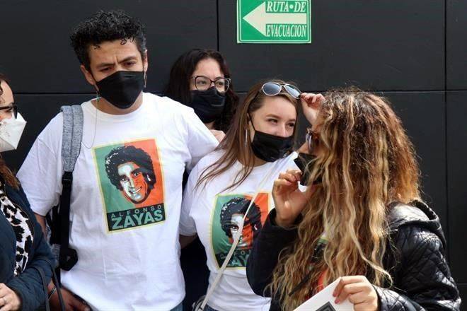 Familiares y amigos dan último adiós a Alfonso Zayas