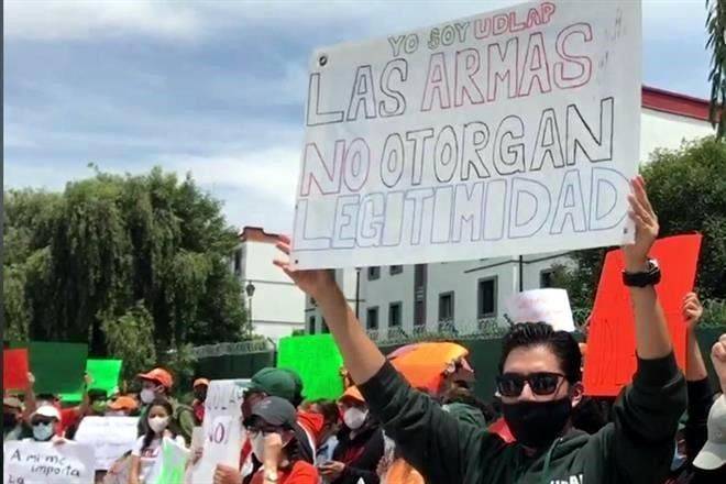 Lanzan alumnos de la UDLAP: ‘Libros sí, armas no’