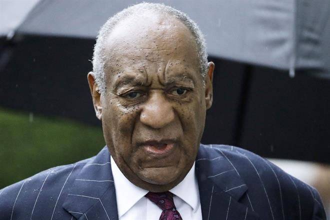 Le dan la espalda a Cosby en club cómico de NY