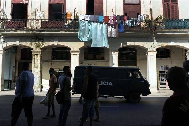 Despliega Cuba policías y limita internet tras protestas