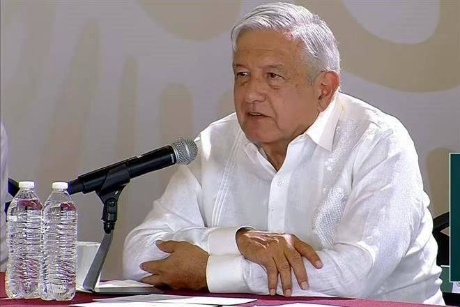 Va AMLO por reforma eléctrica constitucional