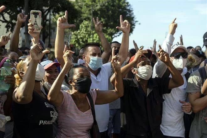 Confirman un muerto en protestas en Cuba