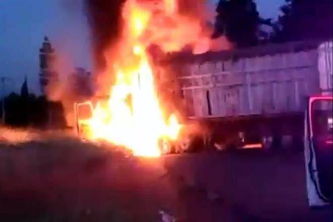 Reportan bloqueo y enfrentamientos en vías de Michoacán