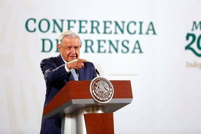 Piden jubilados lo imposible, dice AMLO