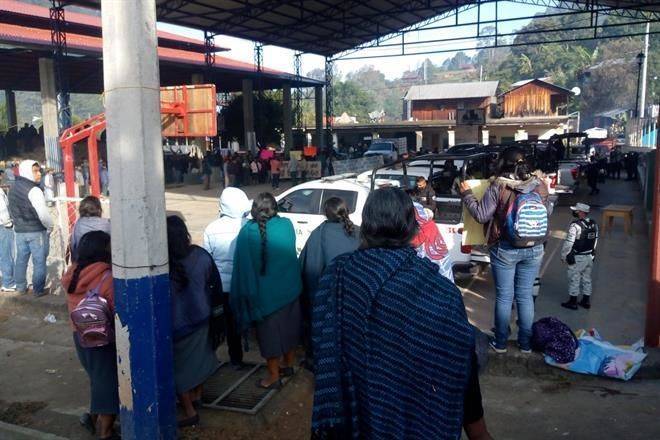 Retienen ahora a funcionarios de Gobierno en Oaxaca