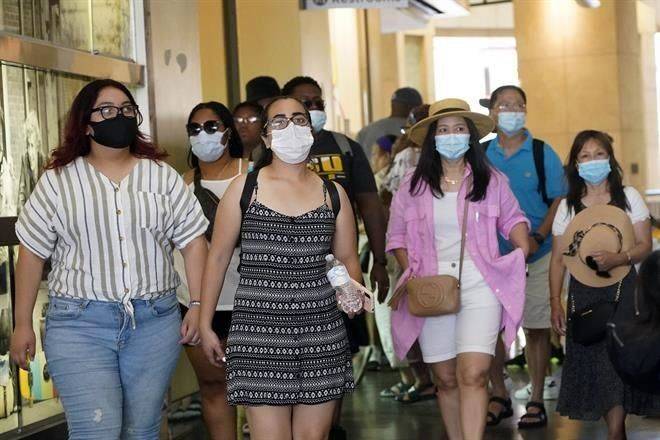 Reimpone Los Ángeles uso de cubrebocas en interiores