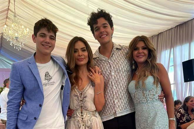Se convierten Itatí Cantoral y Gloria Trevi en comadres