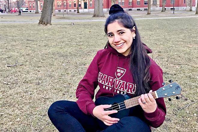 Se estrena Dafne Almazán, mexicana prodigio, en la música