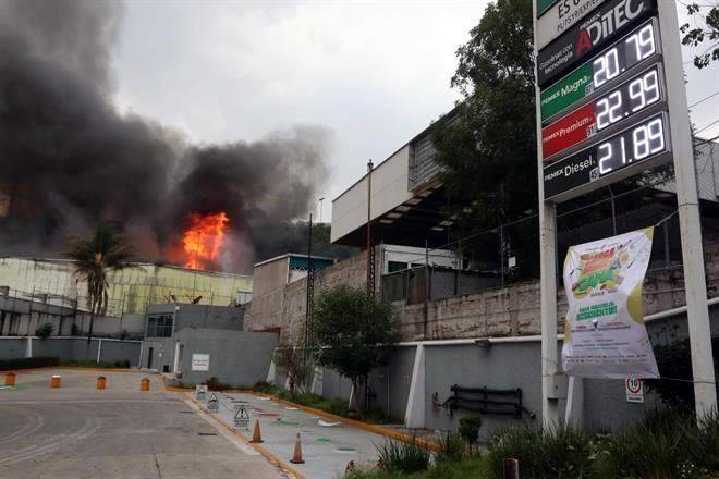 Se registra incendio en fábrica en Tlalnepantla