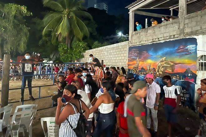 Llenan jaripeo en Acapulco pese a tercera ola de Covid
